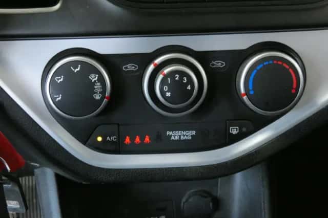 Kia Picanto (2014) thumbnail 6