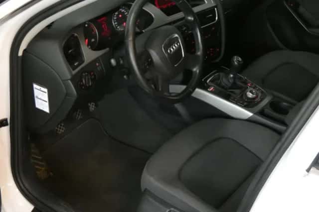 Audi A4 (2009) thumbnail 3