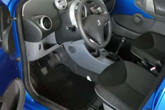 Peugeot 107 (2009) thumbnail 3
