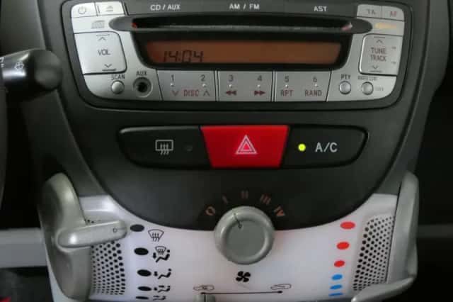 Peugeot 107 (2009) thumbnail 6