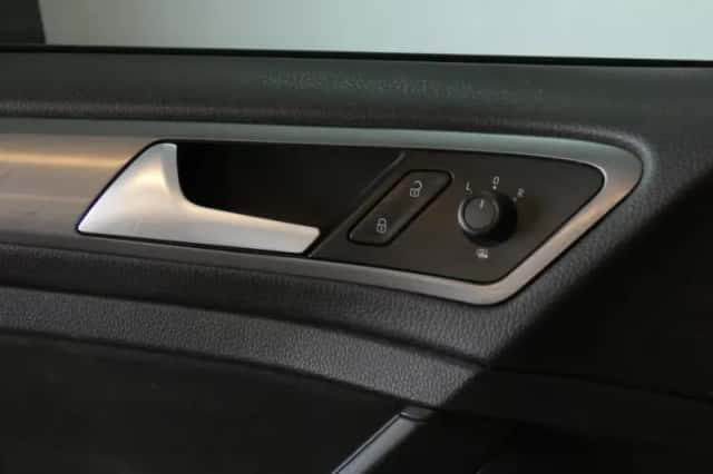 Volkswagen Golf (2014) thumbnail 4