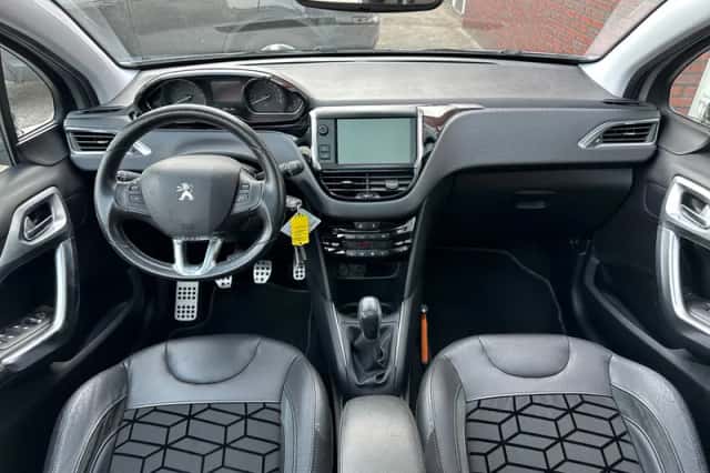 Peugeot 208 (2016) thumbnail 3