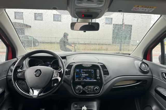 Renault Captur (2016) thumbnail 3