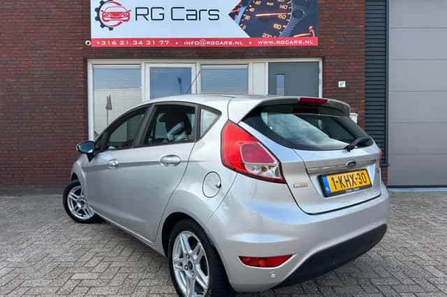 Ford Fiesta (2013) thumbnail 2