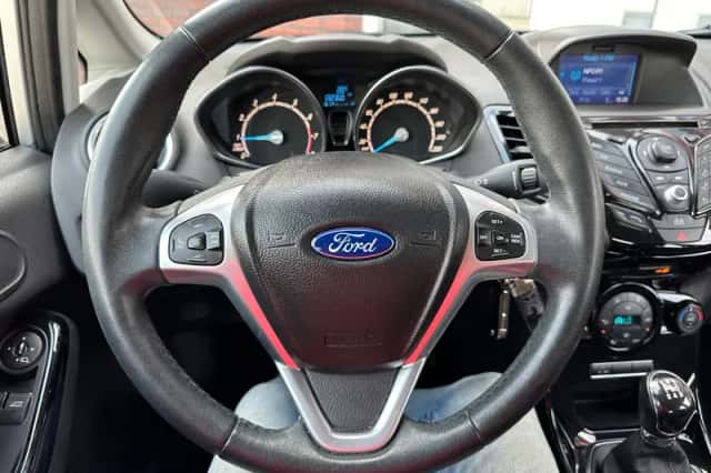 Ford Fiesta (2013) thumbnail 5