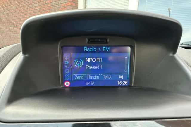 Ford Fiesta (2013) thumbnail 6