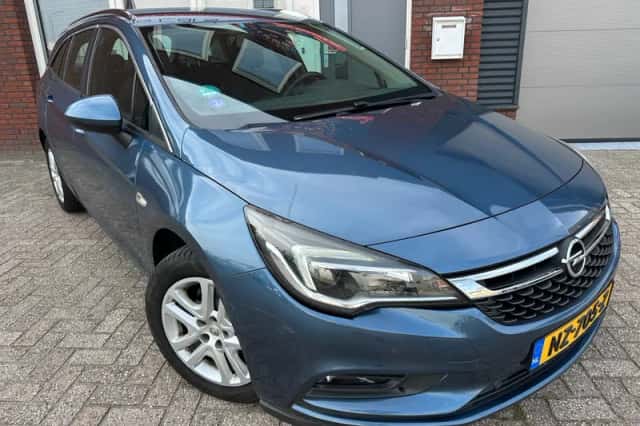 Opel Astra Sports Tourer (2017) thumbnail 1