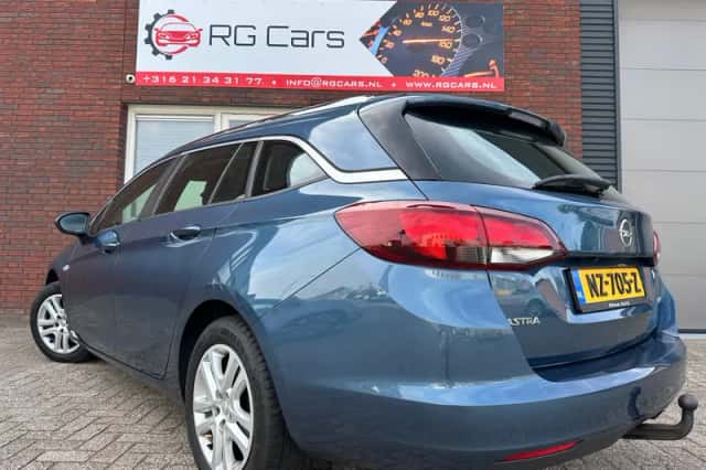 Opel Astra Sports Tourer (2017) thumbnail 2
