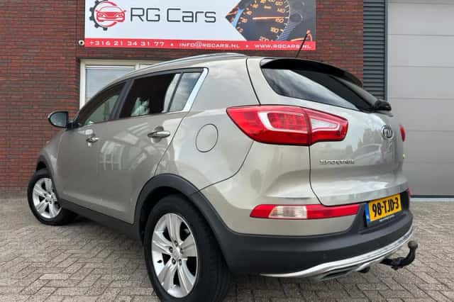 Kia Sportage (2012) thumbnail 2