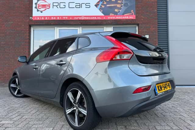 Volvo V40 (2016) thumbnail 2