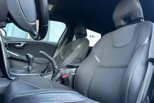 Volvo V40 (2016) thumbnail 4