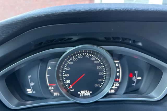 Volvo V40 (2016) thumbnail 6