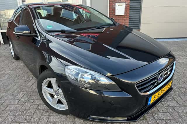 Volvo V40 (2013) thumbnail 1