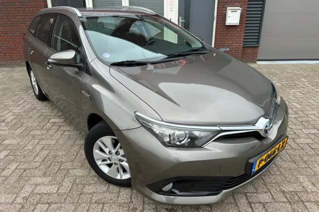 Toyota Auris (2017) thumbnail 1
