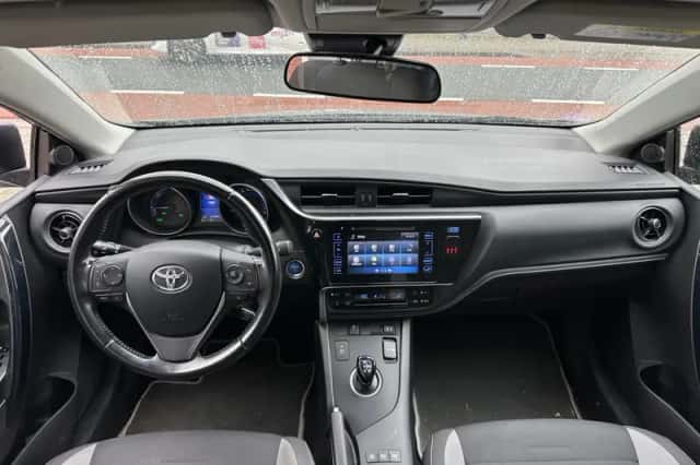 Toyota Auris (2017) thumbnail 3
