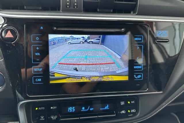 Toyota Auris (2017) thumbnail 5
