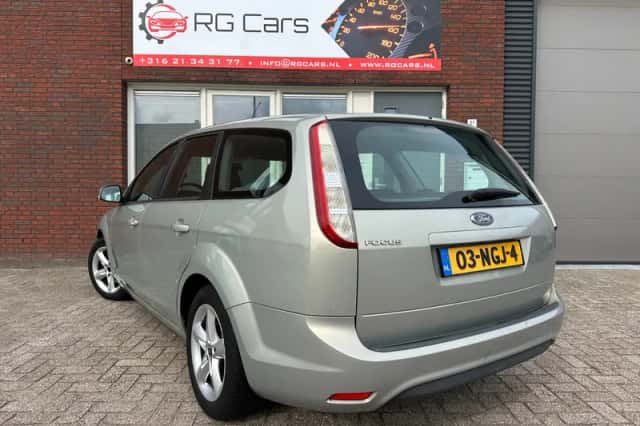 Ford Focus (2010) thumbnail 2