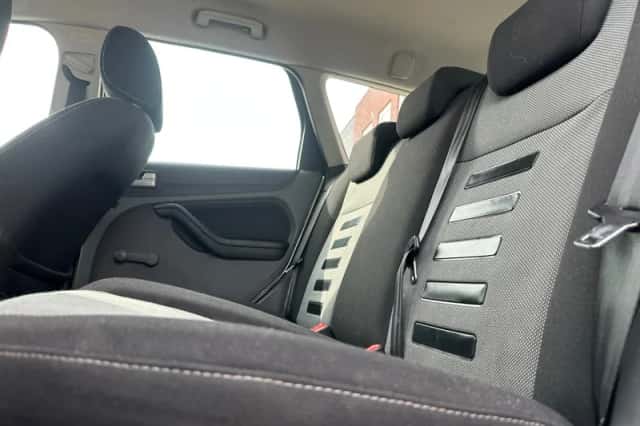 Ford Focus (2010) thumbnail 4