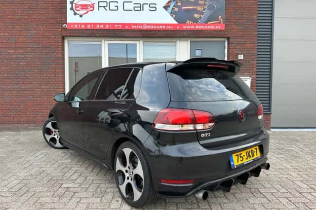 Volkswagen Golf (2009) thumbnail 2