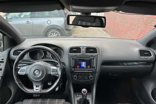 Volkswagen Golf (2009) thumbnail 3