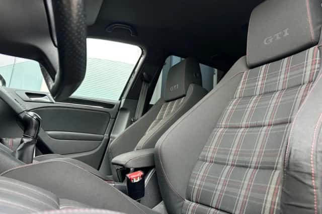 Volkswagen Golf (2009) thumbnail 4