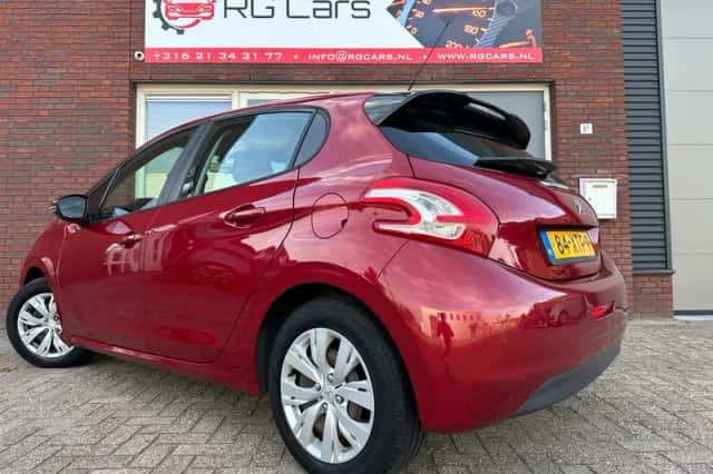 Peugeot 208 (2012) thumbnail 2