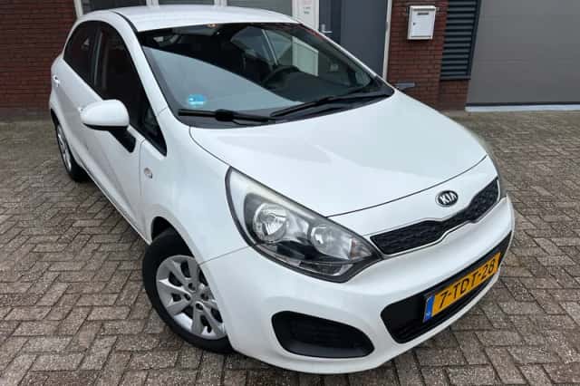 Kia Rio (2014) thumbnail 1