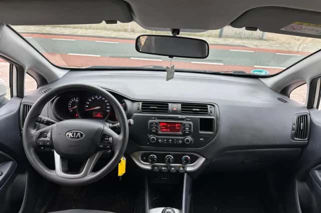 Kia Rio (2014) thumbnail 3