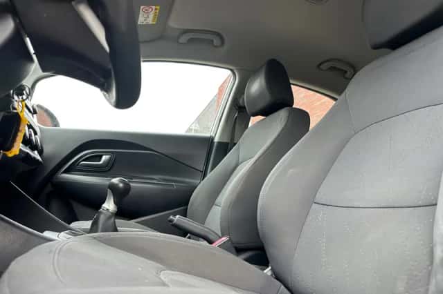 Kia Rio (2014) thumbnail 4