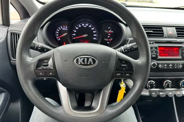 Kia Rio (2014) thumbnail 5