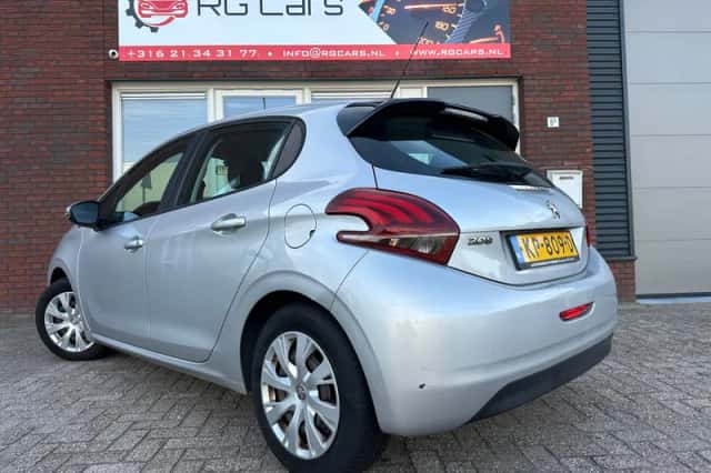 Peugeot 208 (2016) thumbnail 2