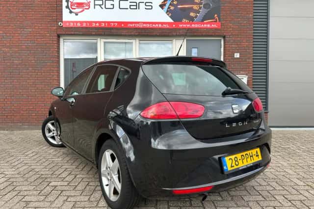 SEAT Leon (2011) thumbnail 2