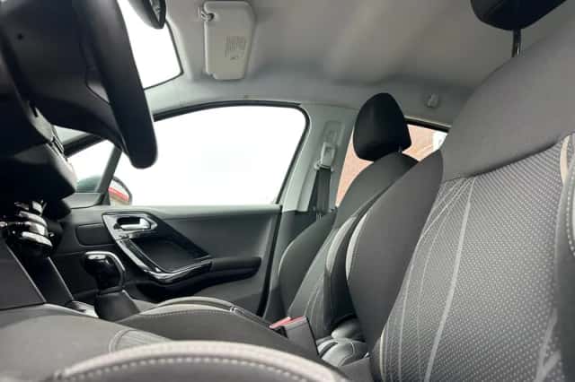 Peugeot 208 (2014) thumbnail 4
