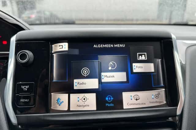Peugeot 208 (2014) thumbnail 5