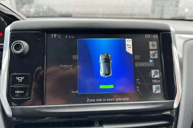 Peugeot 208 (2014) thumbnail 6