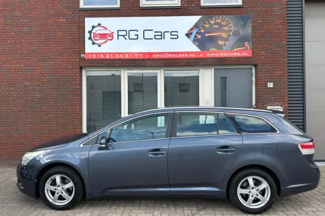 Toyota Avensis (2010) thumbnail 5
