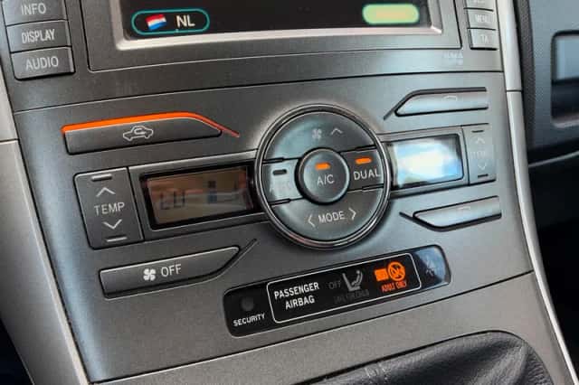 Toyota Auris (2007) thumbnail 6