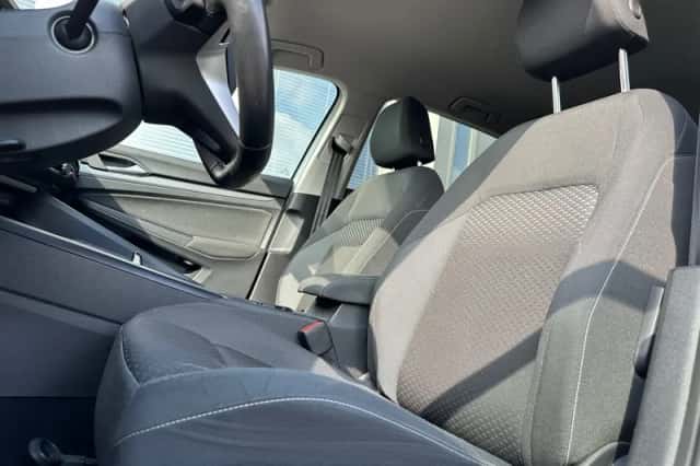 Volkswagen Golf (2021) thumbnail 4