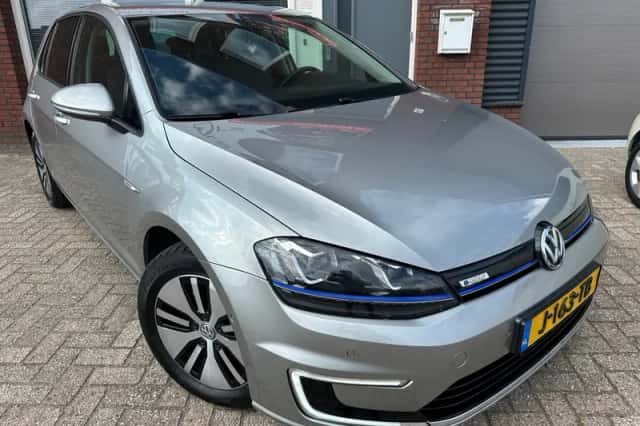 Volkswagen E-Golf (2015) thumbnail 1