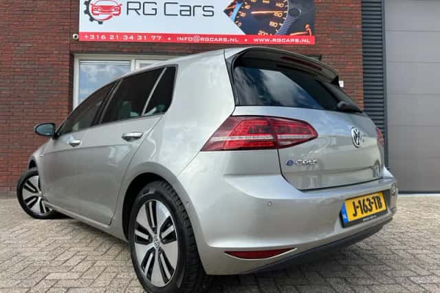 Volkswagen E-Golf (2015) thumbnail 2
