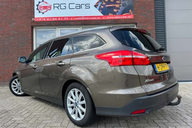 Ford Focus (2015) thumbnail 2