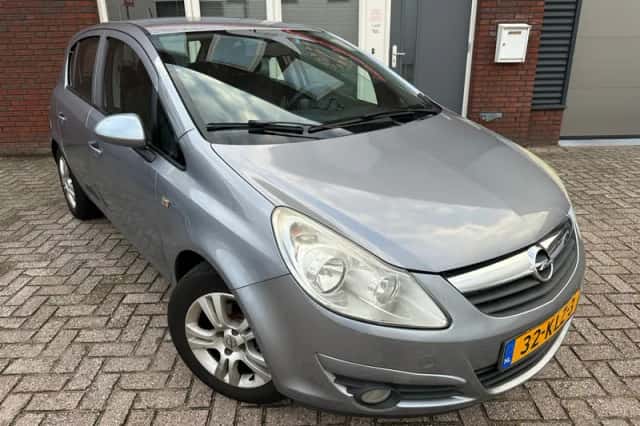Opel Corsa (2010) thumbnail 1