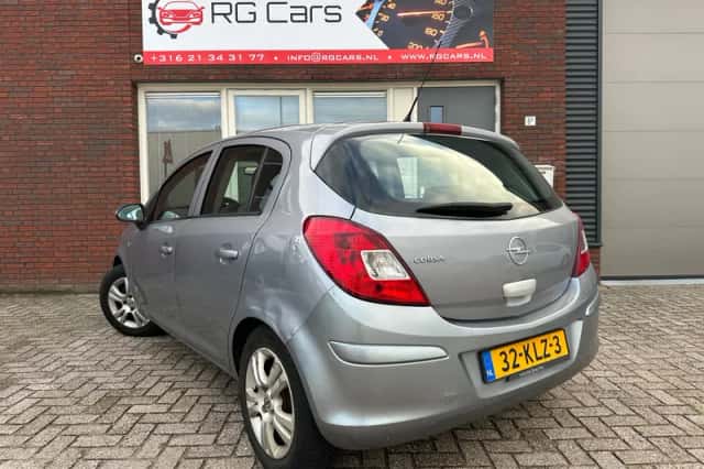 Opel Corsa (2010) thumbnail 2