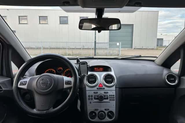 Opel Corsa (2010) thumbnail 4
