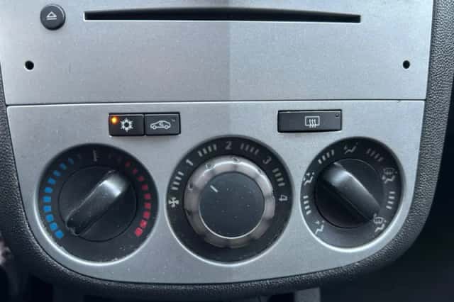 Opel Corsa (2010) thumbnail 5