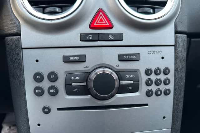 Opel Corsa (2010) thumbnail 6
