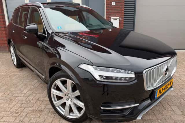 Volvo XC90 (2015) thumbnail 1