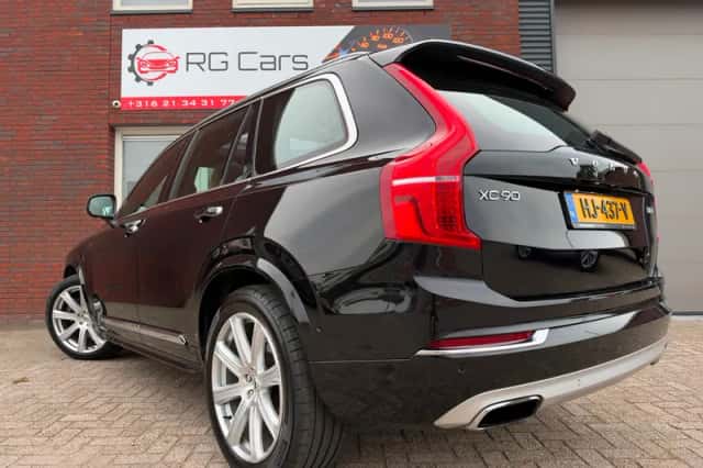 Volvo XC90 (2015) thumbnail 2