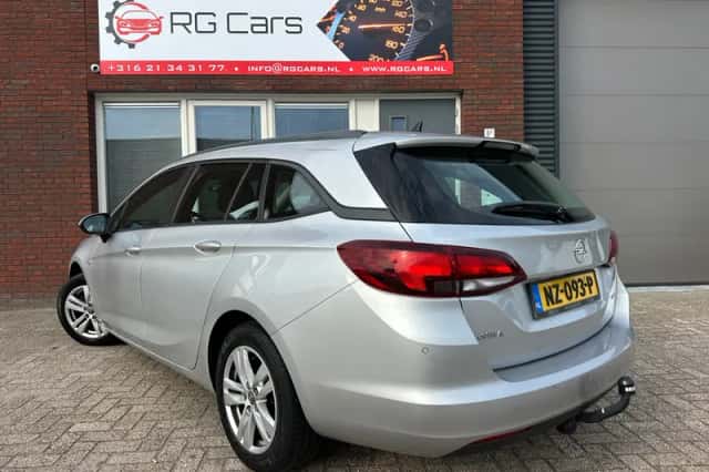 Opel Astra (2016) thumbnail 2
