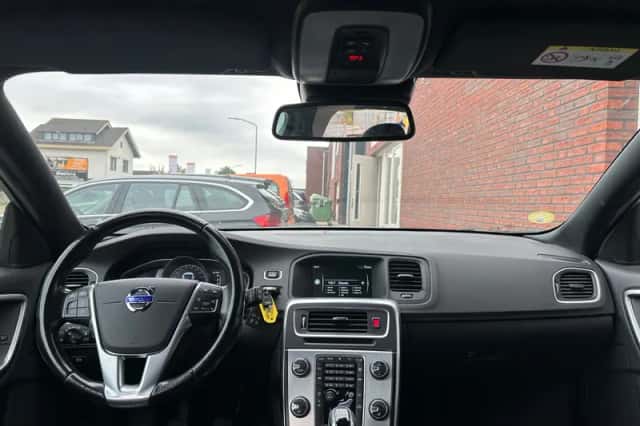 Volvo V60 (2015) thumbnail 3